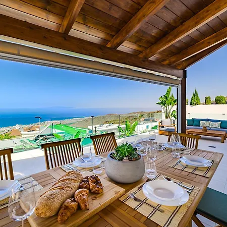 Casa Roque Del Mar Private With Heated Saltwater Pool, Jacuzzi & Ocean Views Willa Costa Adeje (Tenerife)